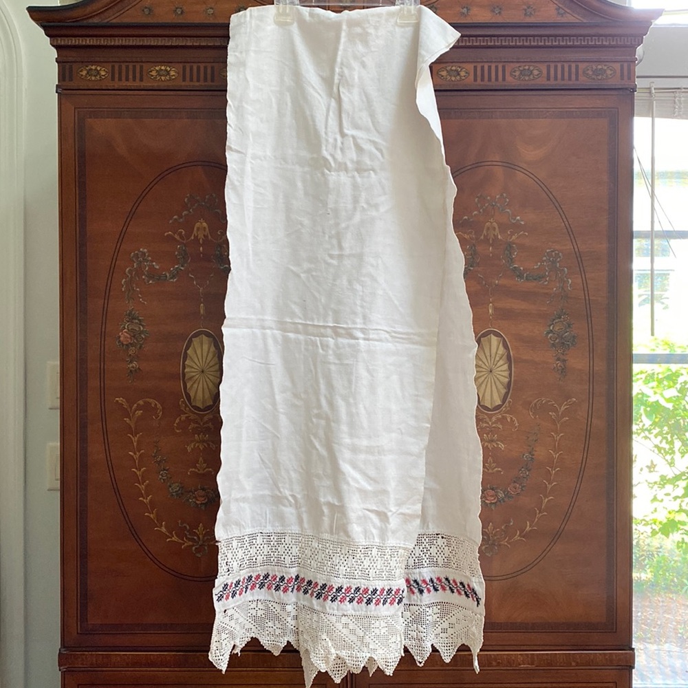 Antique embroidered Ukrainian Rushnyk linen table runner